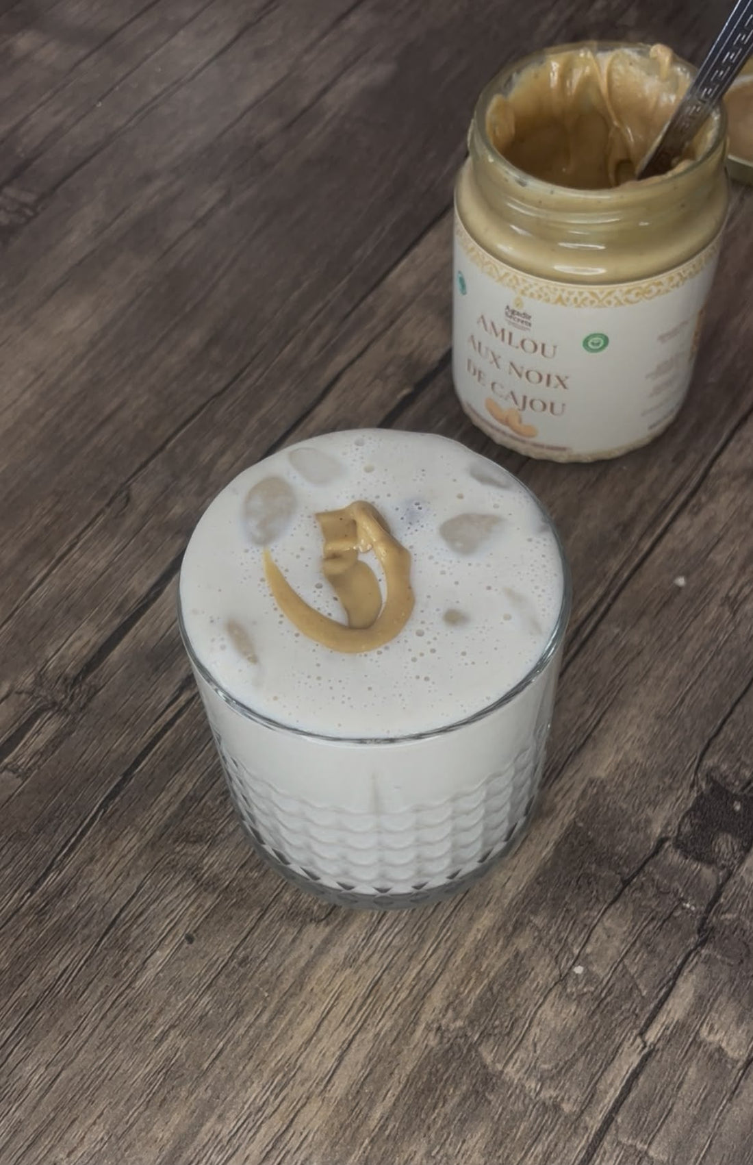 Recette : Le Smoothie Glacé Banane & Amlou (Énergie et Fraîcheur) 🍌🥤